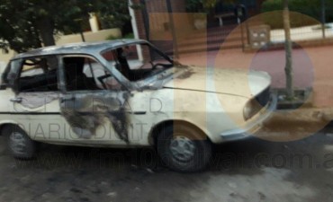 Este sábado: Se incendió un auto Y Bomberos tuvo actividad intensa