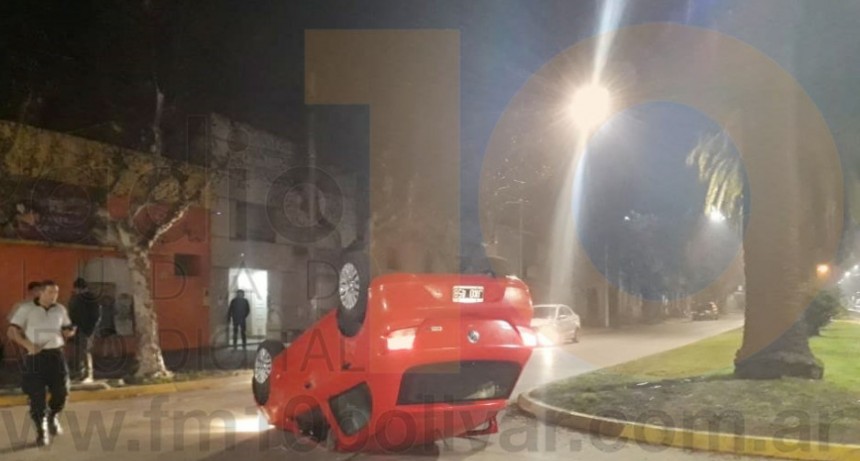 Esta madrugada: Espectacular vuelco en avenida Venezuela y calle Olascoaga