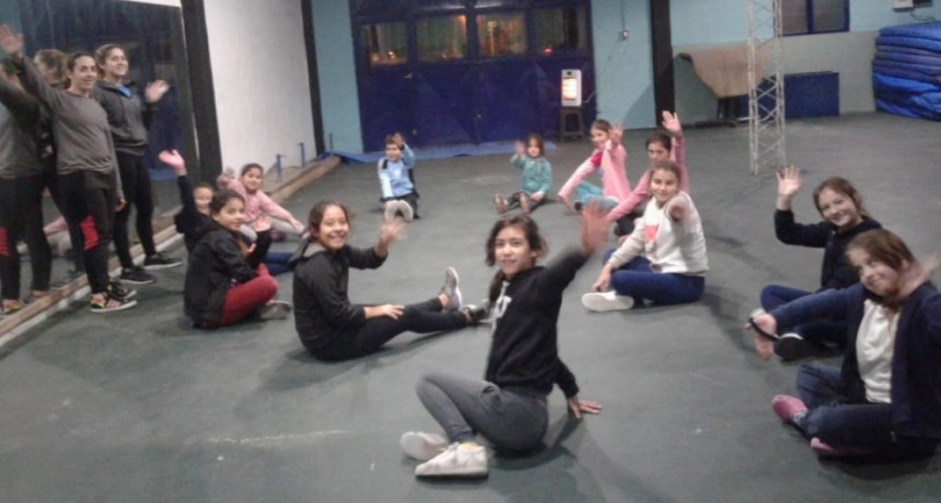 Amets Handiak comienza a participar en los selectivos de gimnasia aerobica