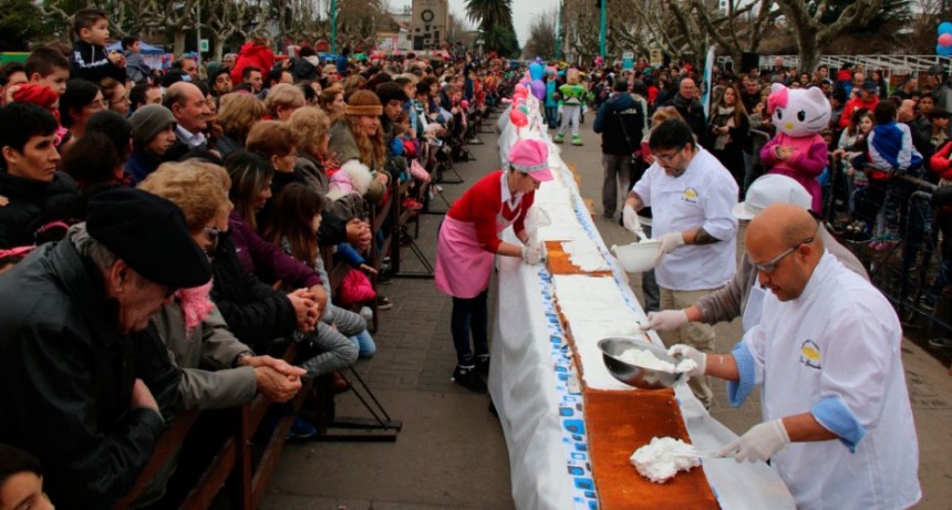 Celebraron y festejaron el D&iacute;a del Ni&ntilde;o con una torta que ya es record