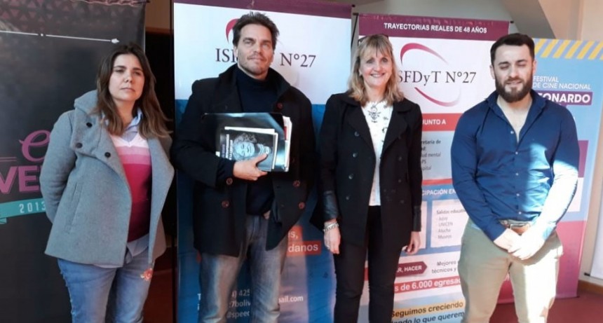 El Lic. Gabriel Brener brind&oacute; en el Cine Avenida charlas para j&oacute;venes sobre la Educaci&oacute;n Publica 