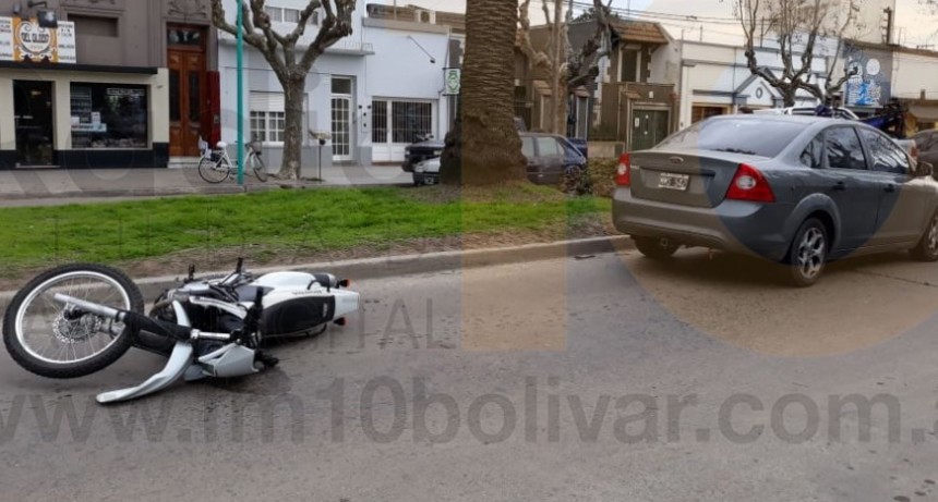 Colisi&oacute;n en Avenida Lavalle: Un motociclista fue trasladado al hospital