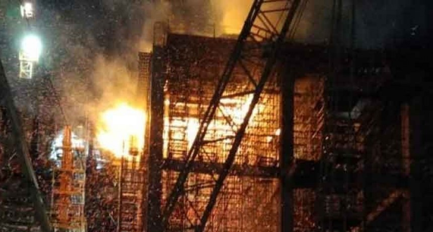Olavarr&iacute;a: Voraz incendio en planta L&rsquo;Amal&iacute;: bomberos trabajaron m&aacute;s de 8 horas