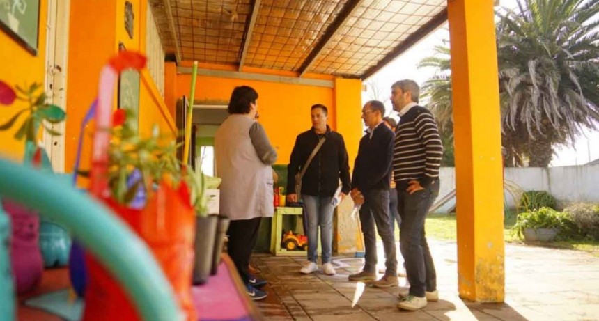 El Intendente Marcos Pisano visit&oacute; la E.E.S N&deg;8 de Hale