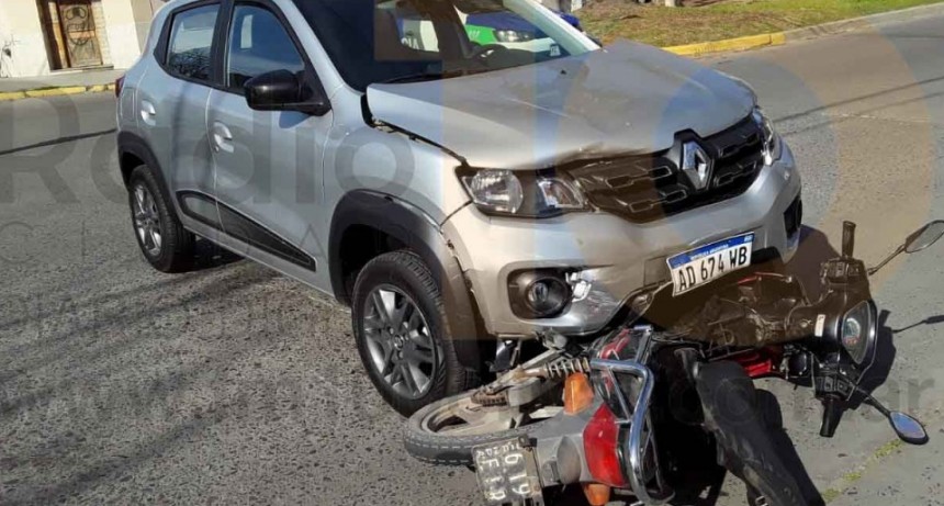 Accidente en Avenida Belgrano y calle Avellaneda; un masculino fue trasladado al hospital 