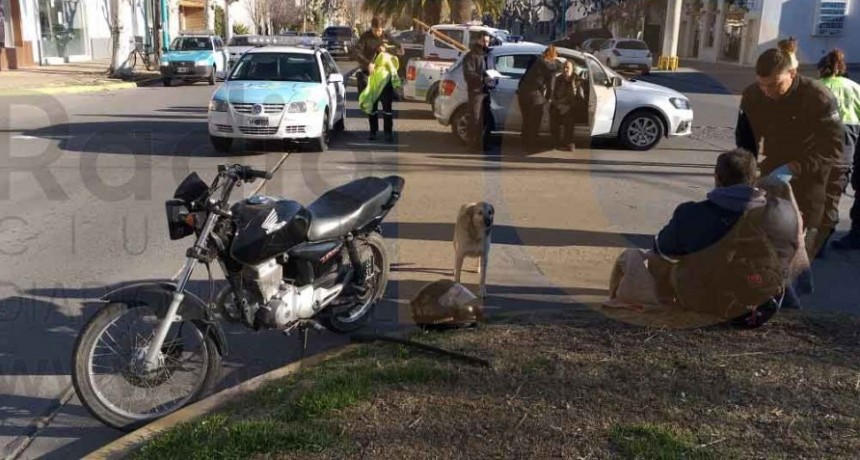 Un motociclista fue hospitalizado por precauci&oacute;n tras protagonizar un accidente en pleno centro de la ciudad