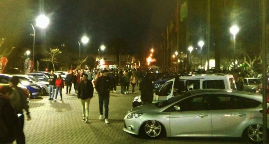 Con una importante convocatoria se realiz&oacute; el Car Show en el Centro C&iacute;vico