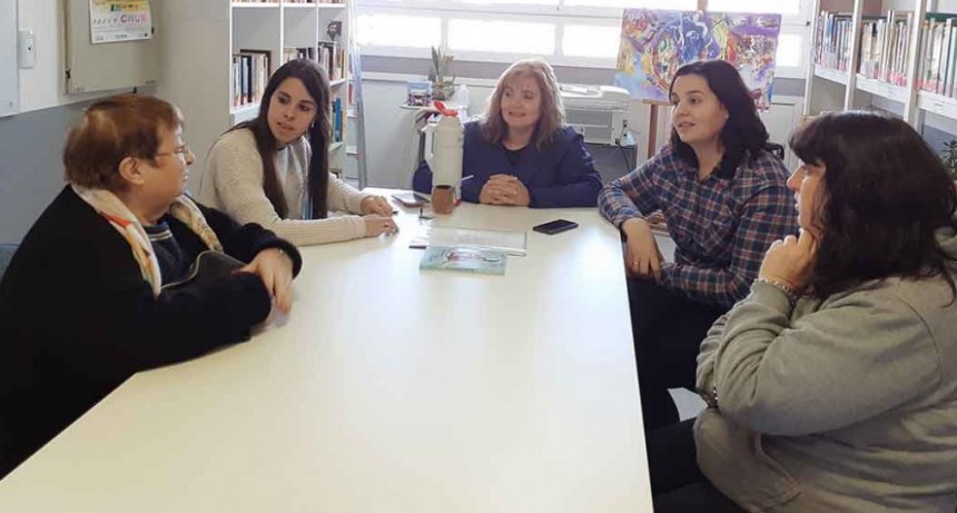 La Municipalidad don&oacute; libros a la Biblioteca Alcira Cabrera