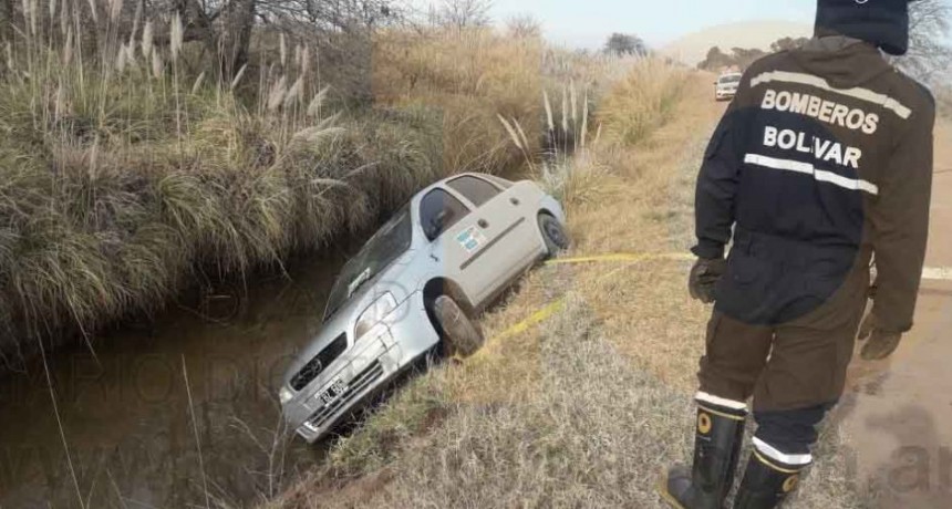 Vuelco en camino vecinal a Ibarra; Sin heridos