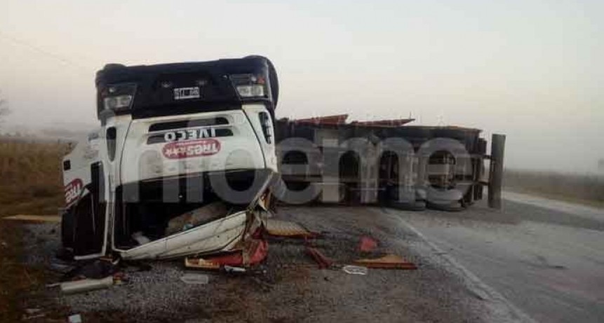 Ruta 51: un olavarriense gravemente herido tras volcar con su cami&oacute;n