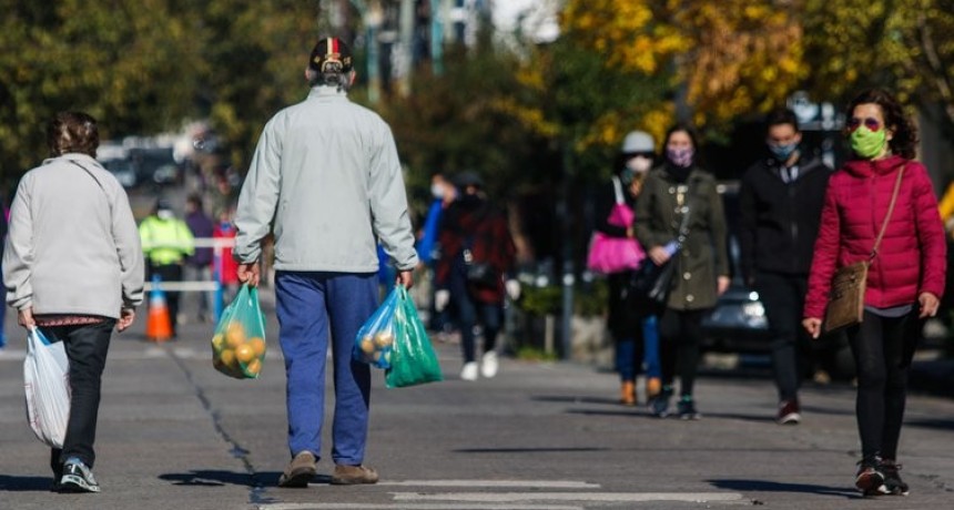 El Gobierno anunci&oacute; que se vuelven a prohibir las reuniones sociales en las provincias que ten&iacute;an habilitados los encuentros