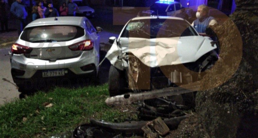Violento impacto entre dos autom&oacute;viles en la intersecci&oacute;n de Avenida Venezuela y Paso