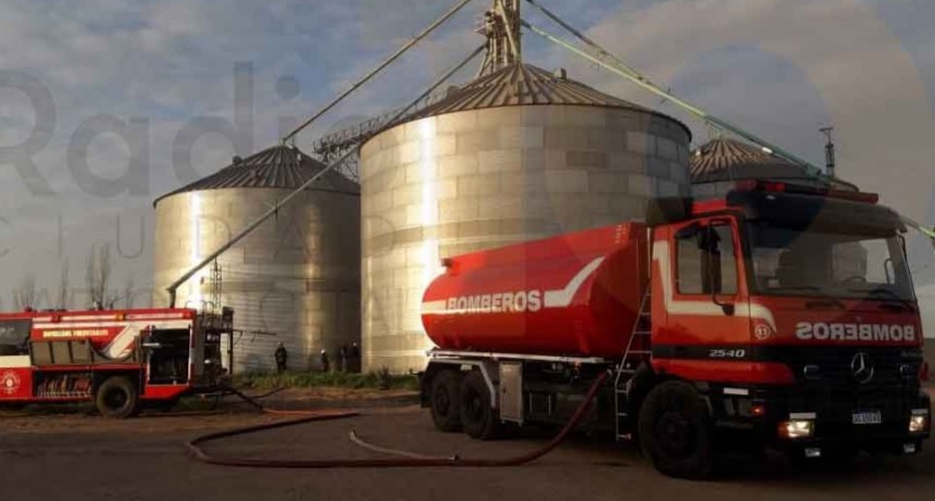 Se produjo el incendio de un silo en una planta ubicada en Ruta 226