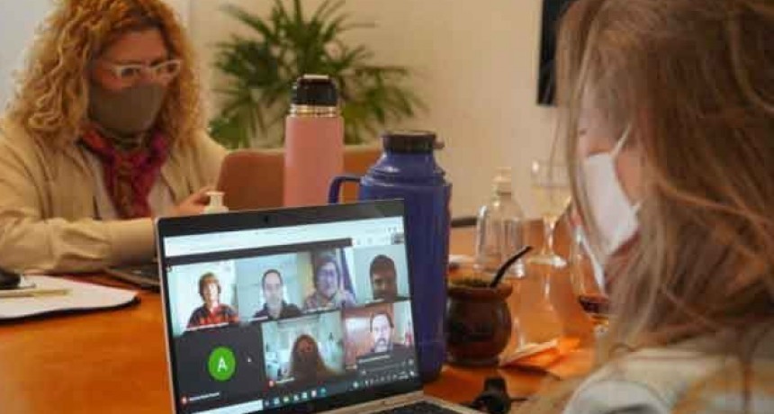 Comenzaron los actos p&uacute;blicos virtuales para que docentes bonaerenses tomen cargos