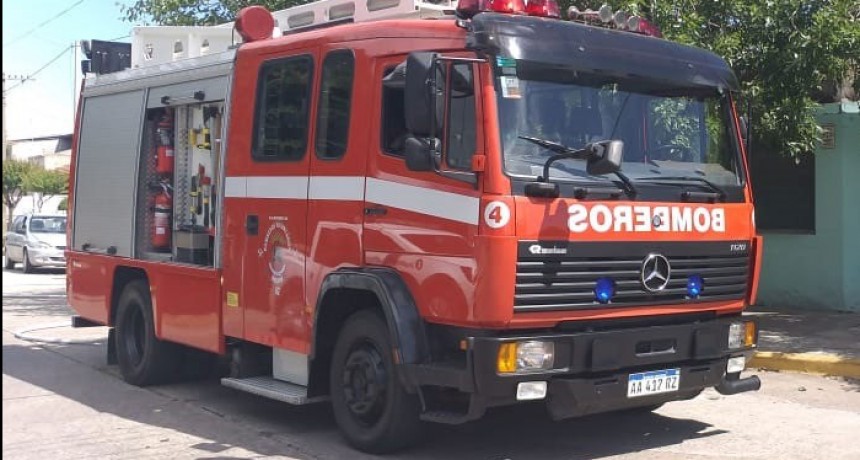 Se produjo el incendio de una planta en el patio de una vivienda en calle Leiria