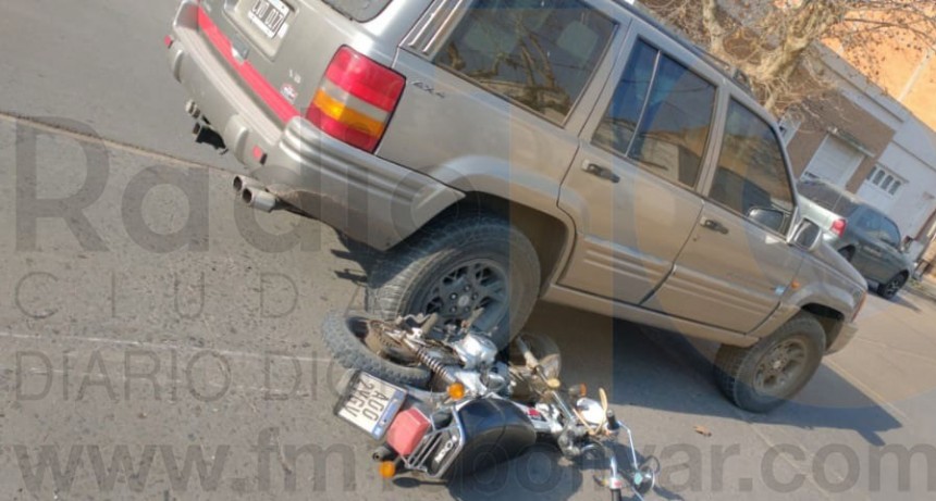 Motociclista hospitalizado por prevenci&oacute;n tras un impacto