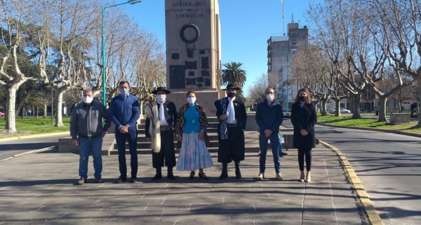En conmemoraci&oacute;n del 170&deg; Aniversario del Paso a la Inmortalidad del Gral. San Mart&iacute;n; el intendente Pisano iz&oacute; la bandera en el m&aacute;stil central  