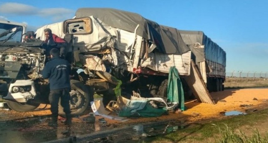 Un camionero de Bol&iacute;var fue hospitalizado a ra&iacute;z de un choque frontal