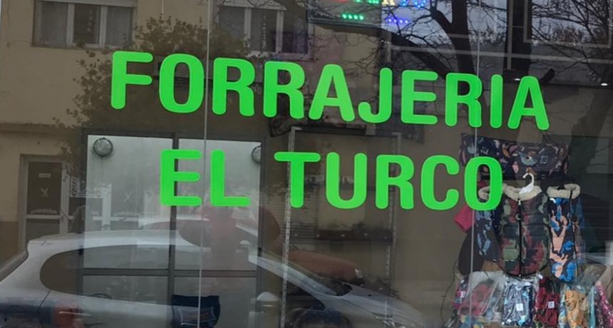 Forzaron la puerta e ingresaron a robar a un comercio
