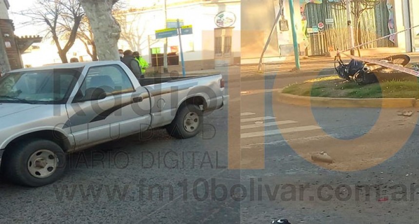 Impacto entre dos conductores, uno a bordo de una motocicleta y el restante en una camioneta