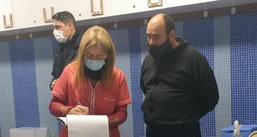 Llegaron 700 dosis de Astrazéneca como segundo componente de Sputnik V