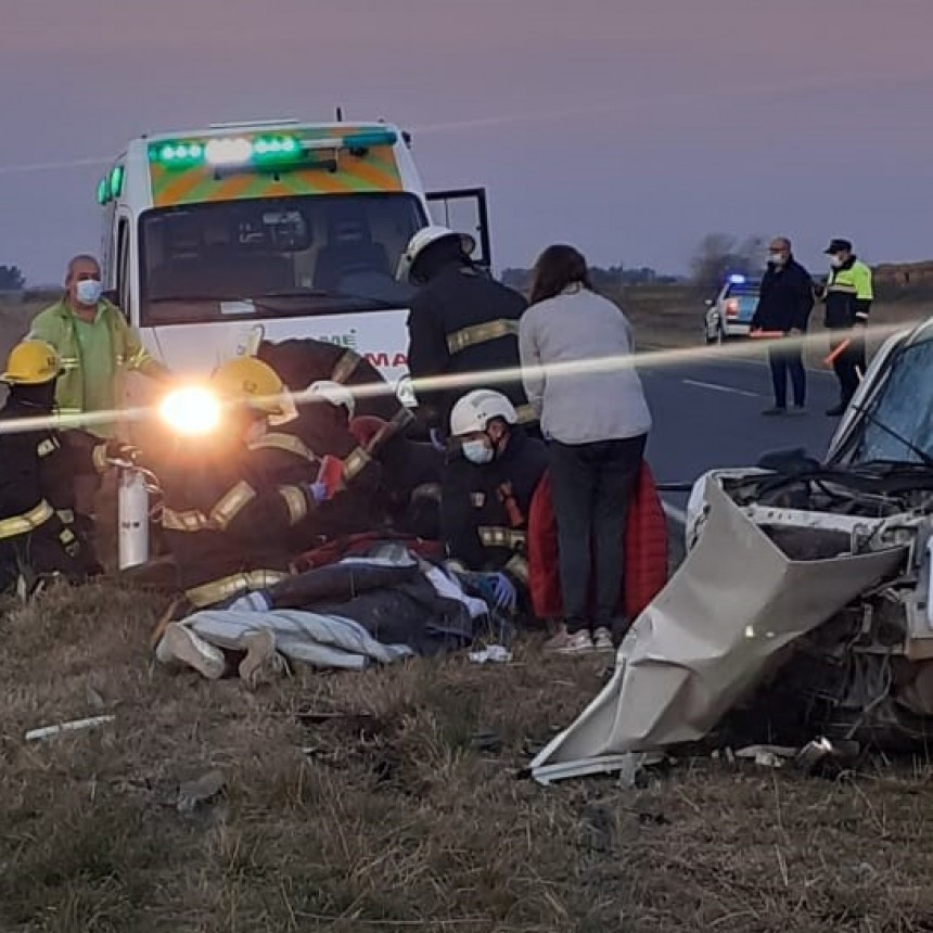 Accidente en ruta 205, dos vehículos impactaron de frente