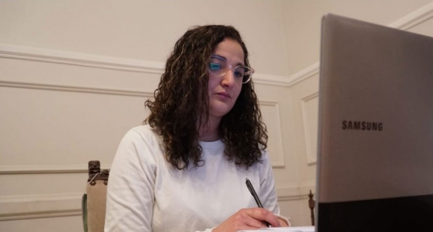 Emilia Palomino, propuso en recinto la creación de espacios de conectividad para contener a los niños y jóvenes bolivarenses