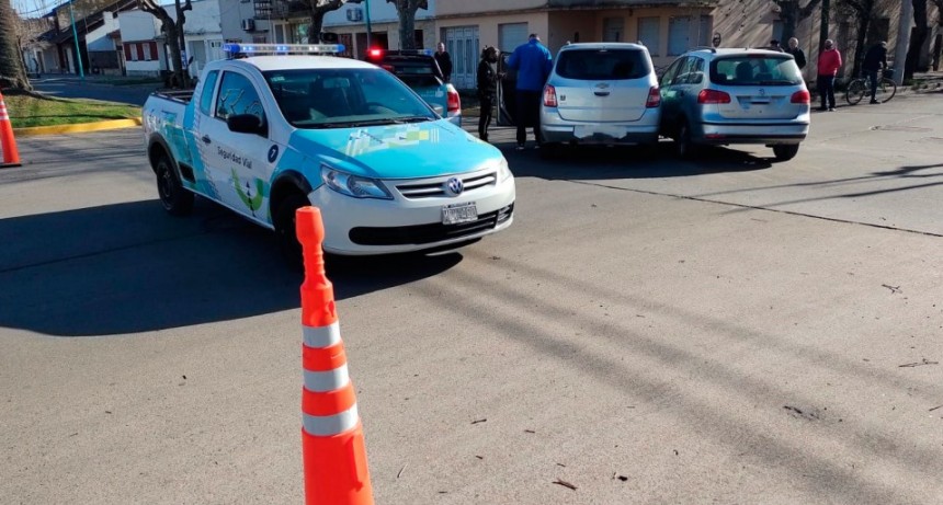 Una colisión entre dos vehículos generó la intervención preventiva del Servicio de Urgencias del Capredoni