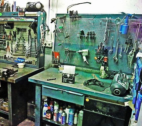 Continúa el robo de herramientas: Dramático pedido de un joven mecánico de motos que le “vaciaron” el taller