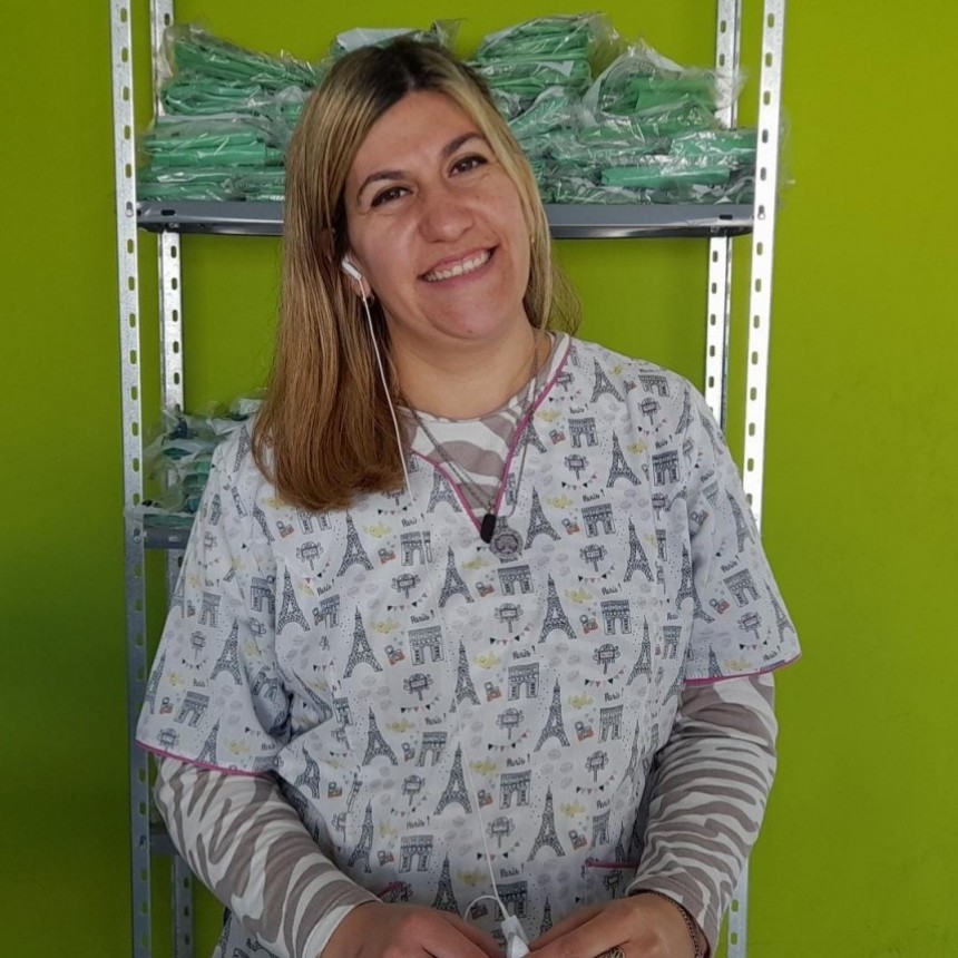 Talleres Protegidos amaneció este jueves con tomates arrojados en el frente de su local, y FM 10 estuvo en el lugar