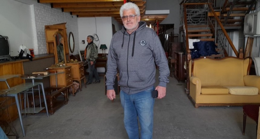 Fernando Villanueva realiza un remate este sábado desde las 14 horas