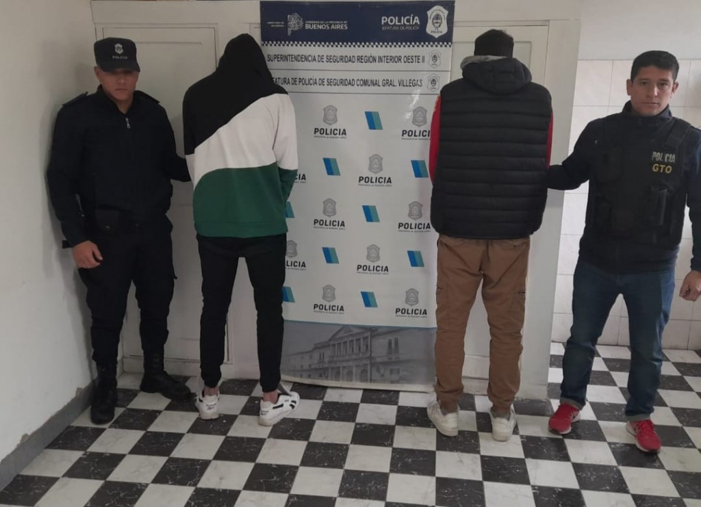 Fueron atrapados dos delincuentes que habían escapado de Carlos Tejedor con 10 mil dólares y un  millón de pesos tras engañar a un vecino