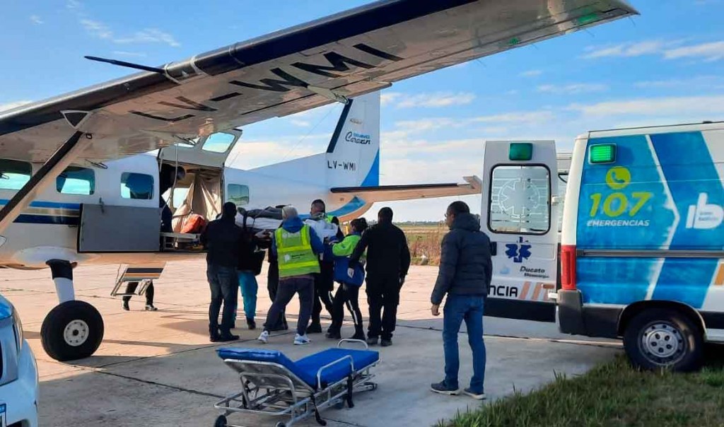 En un operativo intenso, se trasladó al Hospital San Martín de la ciudad a La Plata, al joven accidentado esta mañana en Alvarado y Pellegrini en el avión sanitario