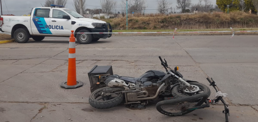 25 de Mayo y Ameghino: Impacto entre un motociclista y una ciclista