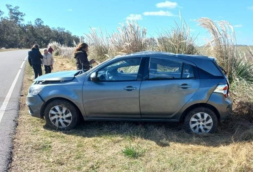 Vuelco en el acceso a Mones Cazón