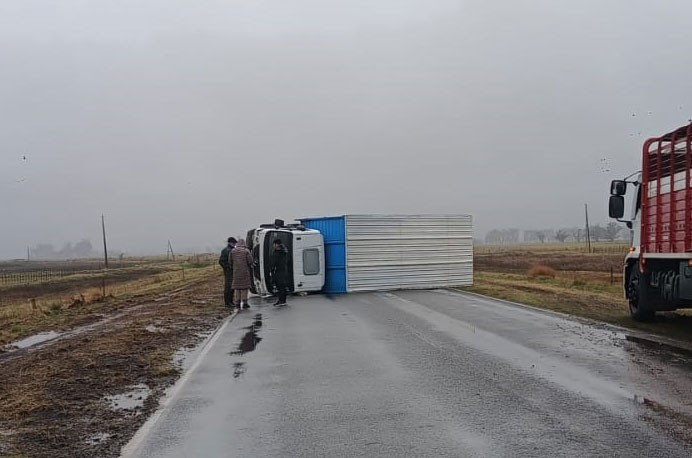 Ruta 205: Vuelco sin heridos este miércoles (Ruta ya liberada al tránsito)