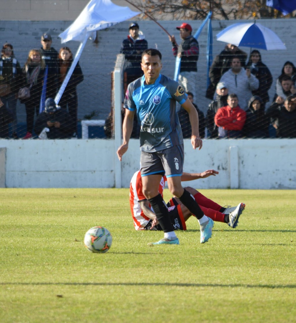 Renso Pérez: “Queda demostrado que el equipo va al frente, que siempre deja un plus más y siempre trata de ir a buscar los partidos”