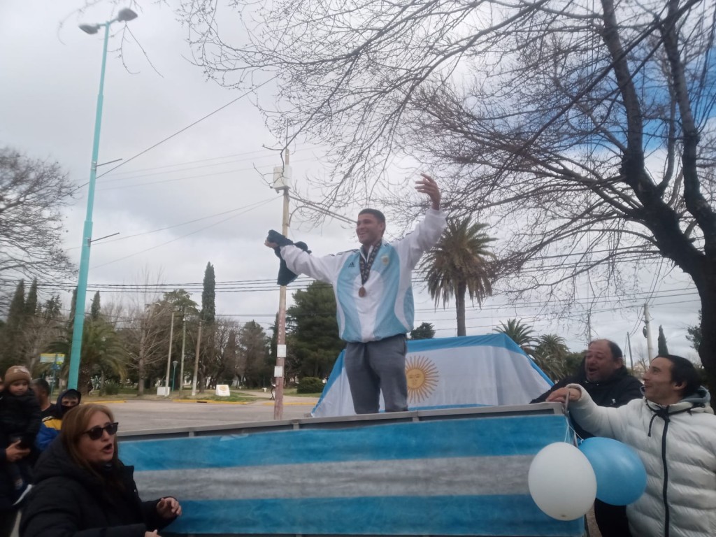 Llegó Enzo Stampone, consagrado campeón en Estados Unidos, y habló con FM 10 Radio Ciudad