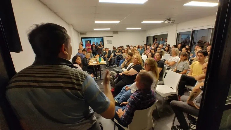 Dolor en la UNLP: murió un docente durante una asamblea gremial en medio del conflicto universitario