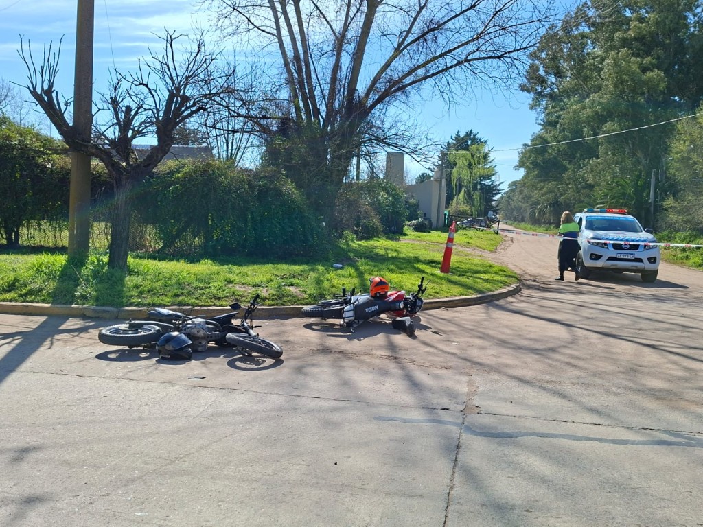Impacto entre dos motociclistas