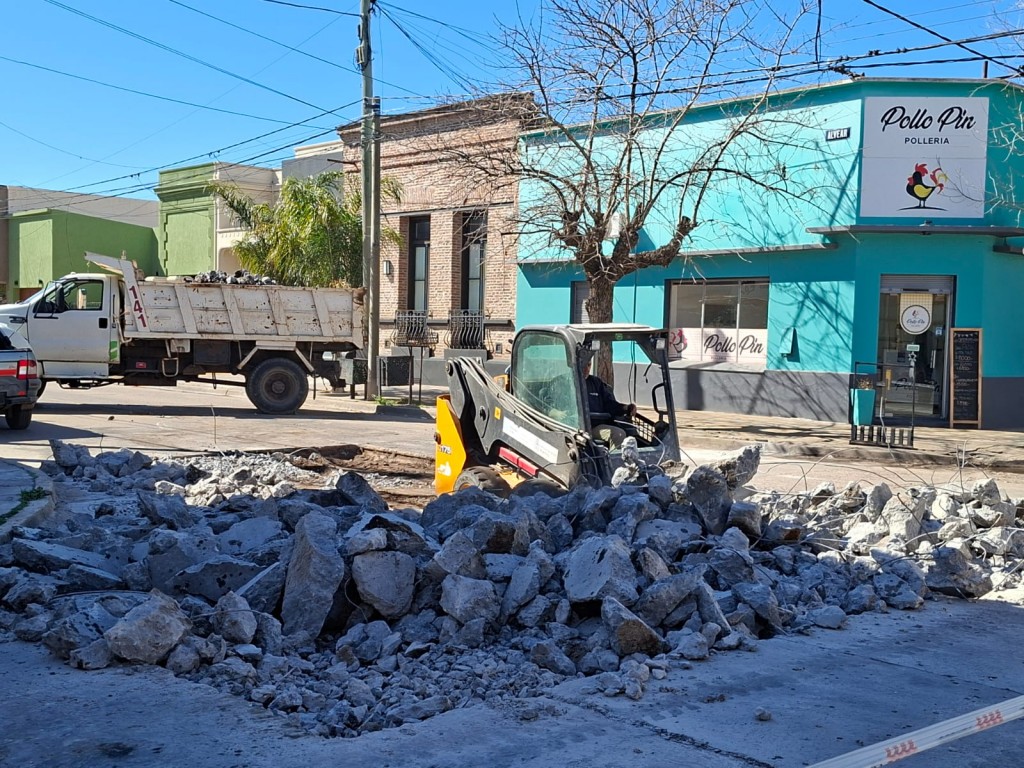 Programa Municipal de Bacheo: Alvear y Roca, tránsito interrumpido por trabajos de bacheo