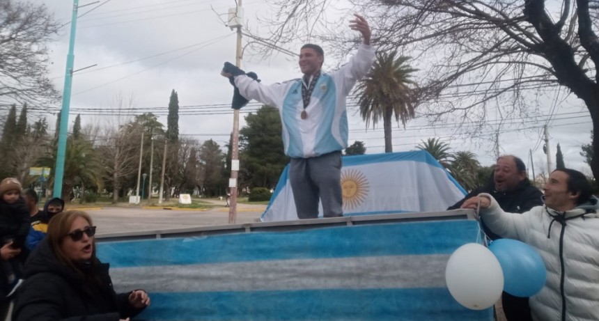 Llegó Enzo Stampone, consagrado campeón en Estados Unidos, y habló con FM 10 Radio Ciudad
