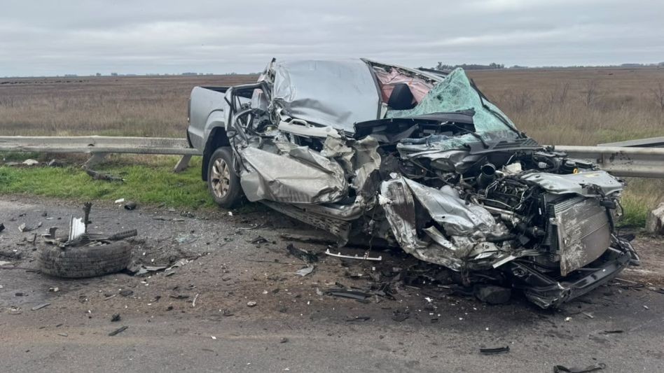 Fuerte choque entre dos camiones y una camioneta en ruta 205, los dos bolivarenses involucrados se encuentran fuera de peligro