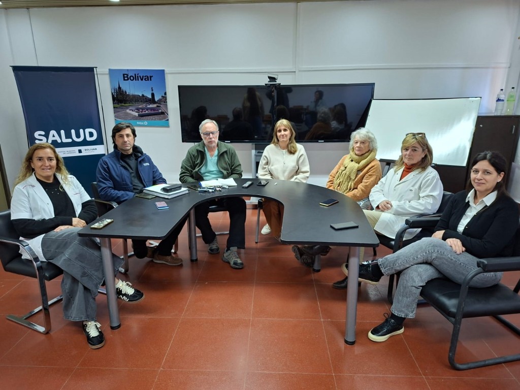 Hospital Capredoni: las autoridades de salud, junto al doctor Jos&eacute; Mar&iacute;a Malu&eacute;ndez, recibieron a integrantes del Colegio de &Oacute;pticos de la Provincia de Buenos Aires