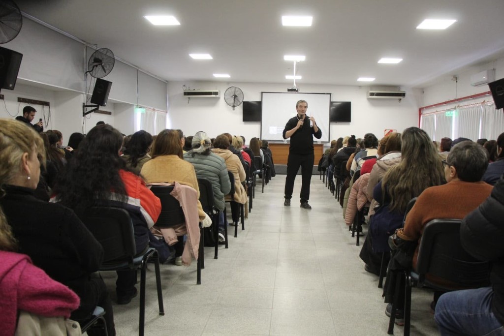 M&aacute;s herramientas para cuidar: 180 personas comenzaron con la capacitaci&oacute;n para Cuidadores y Acompa&ntilde;antes de Personas Mayores