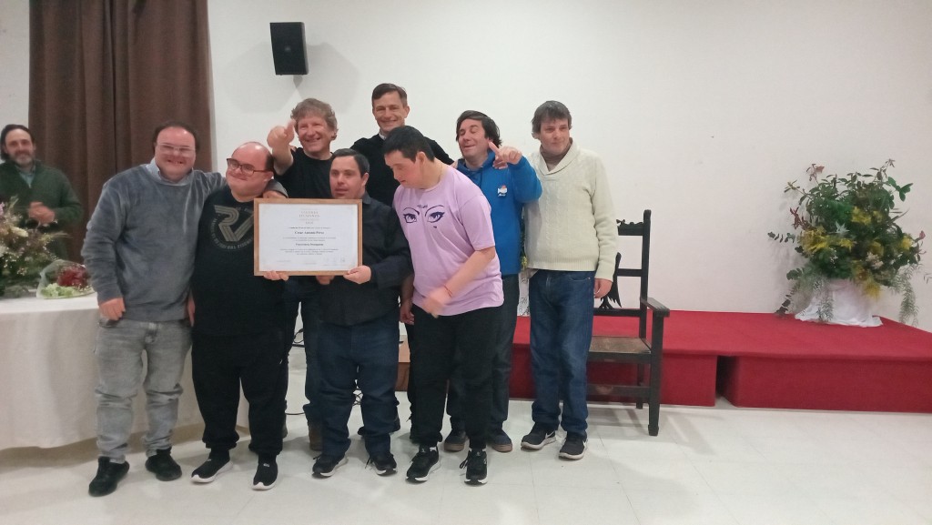 C&eacute;sar "Gallego" P&eacute;rez fue reconocido en los premios "Valores Humanos", y lo recibi&oacute; junto a sus chicos del programa Tercer Tiempo TV