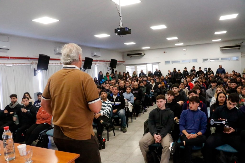 M&aacute;s de 300 personas participaron de las capacitaciones de Horacio Anselmi, en Bol&iacute;var 