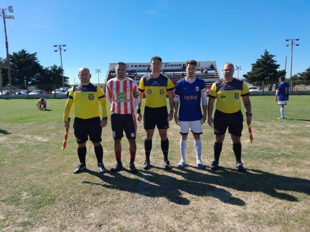 Empleados y Balonpi&eacute; no se sacaron diferencias e igualaron sin goles
