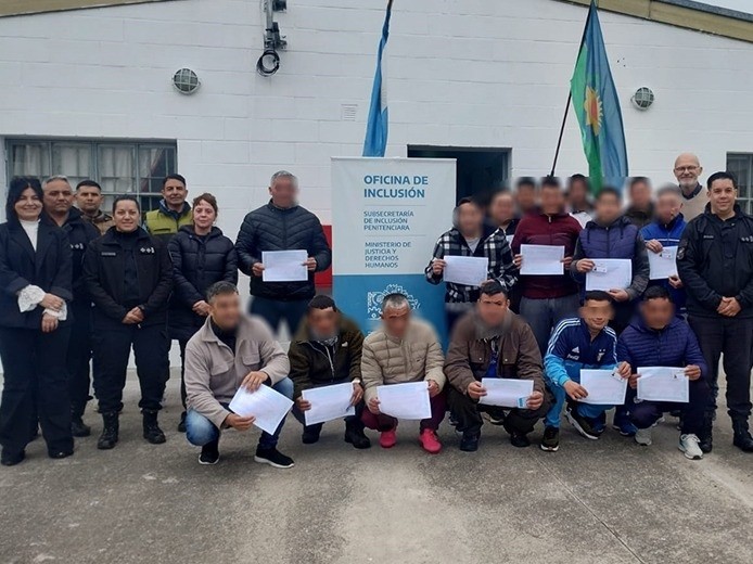 Unidad N&ordm;17 Urdampilleta: personas privadas de la libertad recibieron su Carnet Nacional de Manipulador de Alimentos