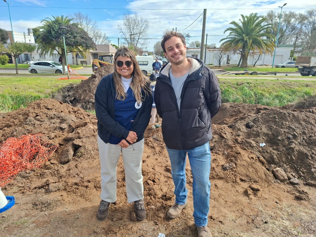Paseo del 802: se construye un puente que conecta la avenida 25 de Mayo con Villa Diamante, en el marco de un proyecto ganador del programa "Decisi&oacute;n Ni&ntilde;ez"